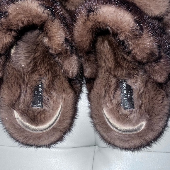 Louis Vuitton mink fur slides women’s - Picture 9 of 9
